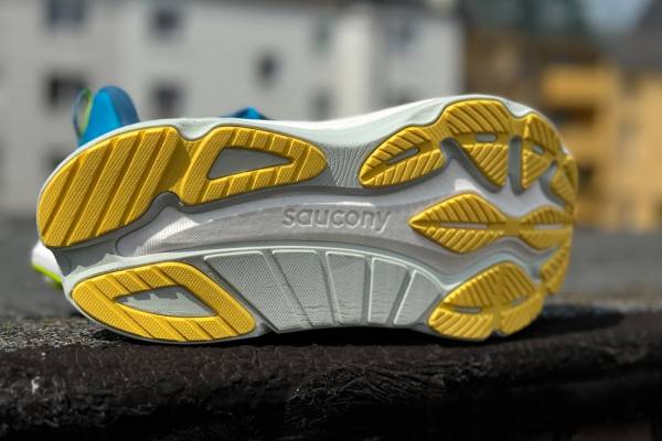 SAUCONY Hurricane 24