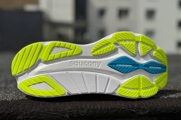 SAUCONY Hurricane 24